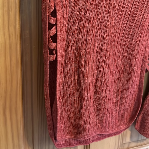 Great condition Express light weight sweater. Perfect for fall - Picture 5 of 8